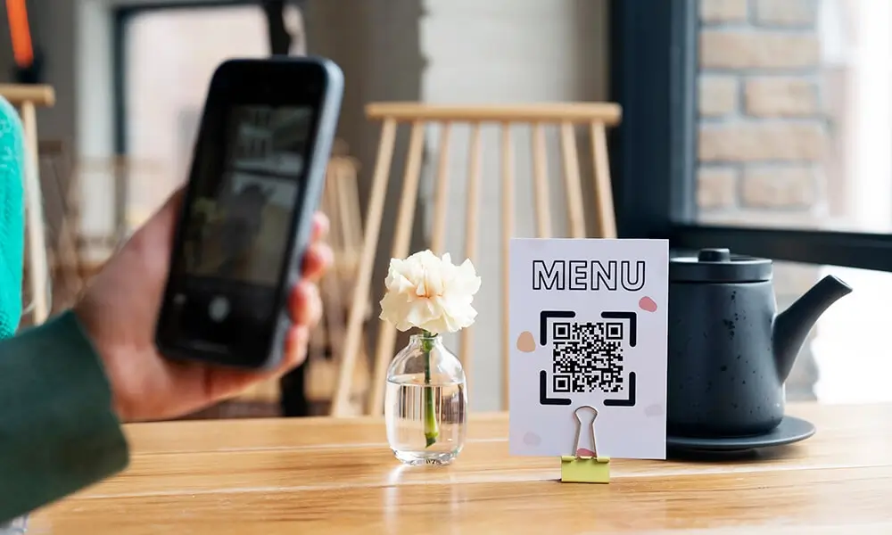 Kafe, Restoran ve Konuk Ağırlama Sektöründe QR Menü: Yenilikçi ve Güvenli Bir Dijital Deneyim